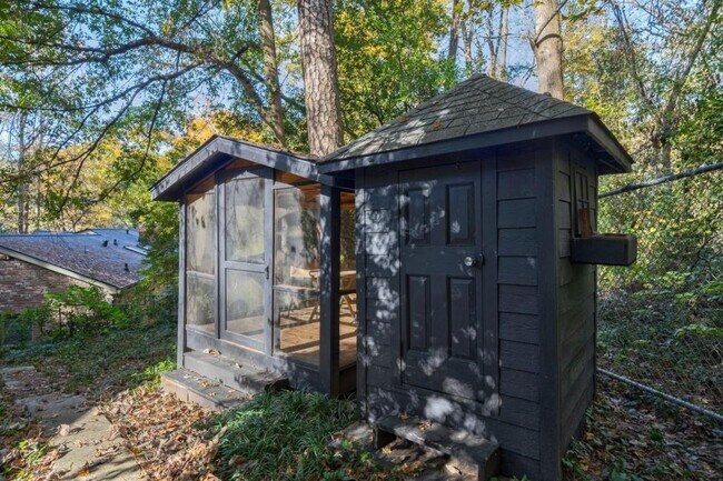 Building Photo - 922 Barton Woods Rd NE