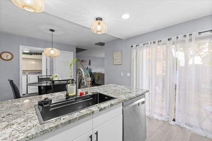 Building Photo - 2704 27th Way