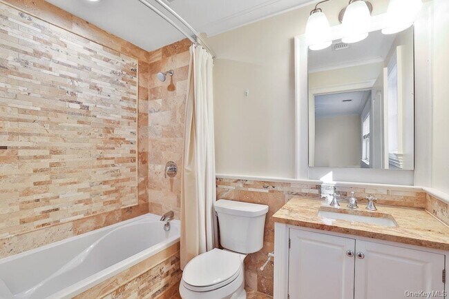 Building Photo - 34 Renfrew Rd