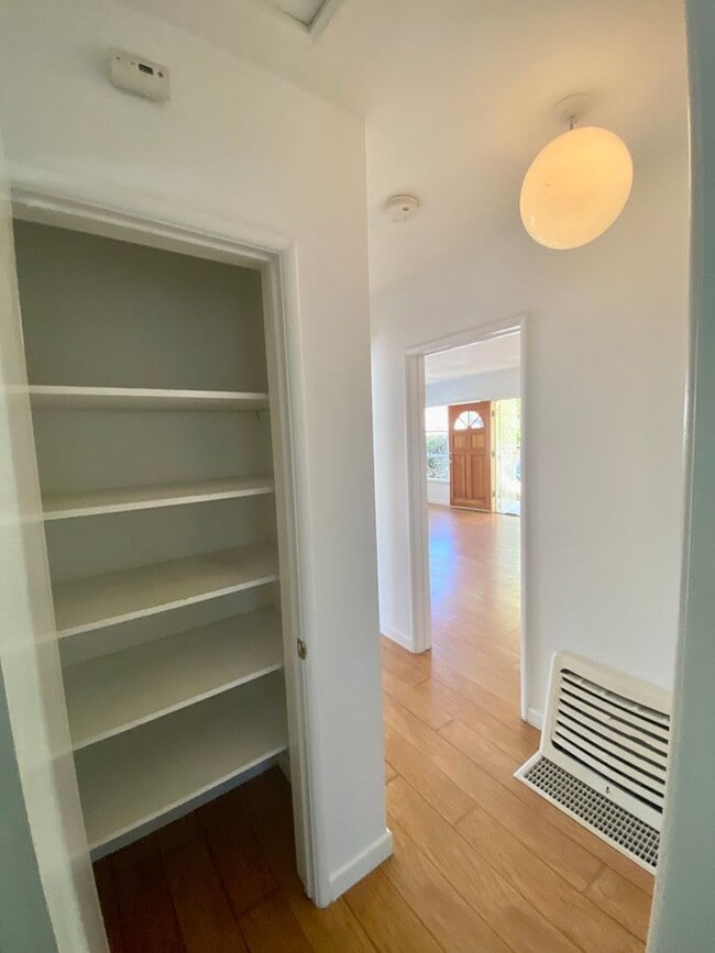 Building Photo - Charming Manhattan Beach Home with Spacious Yard – Prime Location!