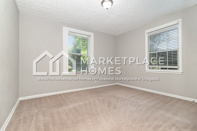 Building Photo - 2042 Detroit St