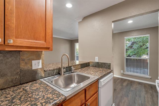 Building Photo - 5727 Richmond Ave