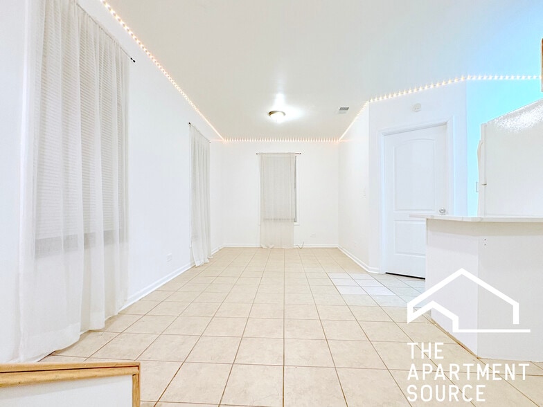 Building Photo - 1900 S Throop St