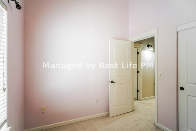 Building Photo - 2067 NE 49th Way