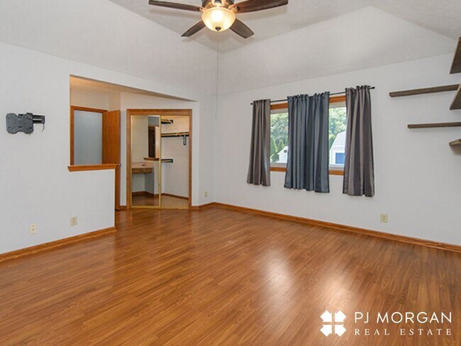 Building Photo - 16911 N Circle - Coming Soon