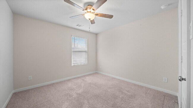 Building Photo - Spacious and well-maintained 4-bedroom, 3.5-bath home in desirable Pine Lake Cove offering flexib...