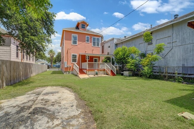 Building Photo - 3519 Broadway Avenue J