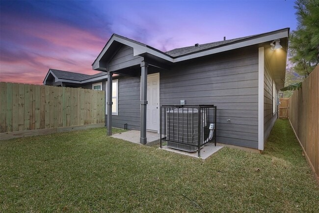 Building Photo - 9716 Fillmore St