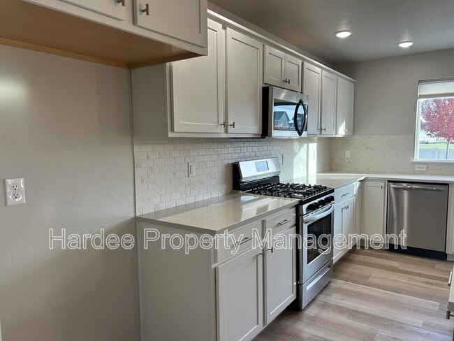 Building Photo - 7051 W Plateau Crk Dr