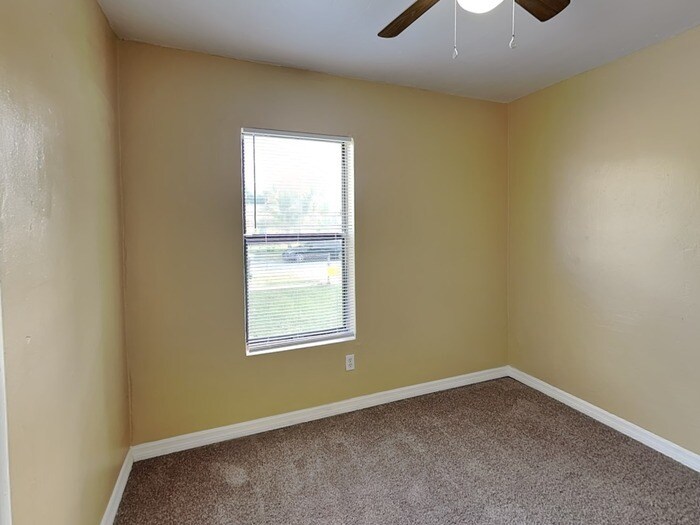 Building Photo - 1737 Ave C NE