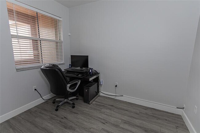 Building Photo - 14387 SW 9th Ct