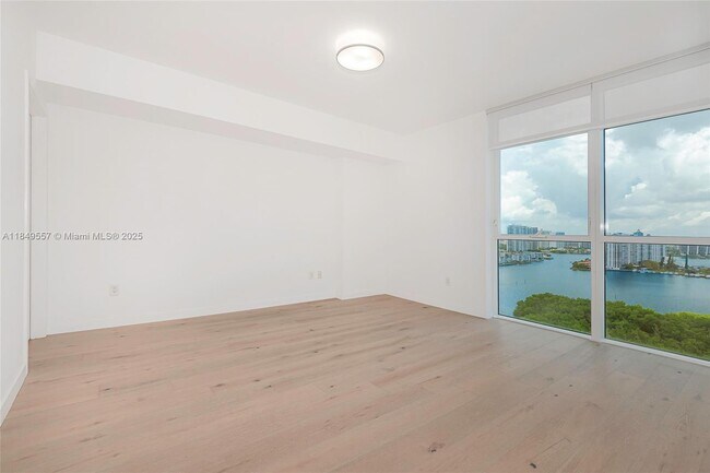 Building Photo - 400 Sunny Isles Blvd