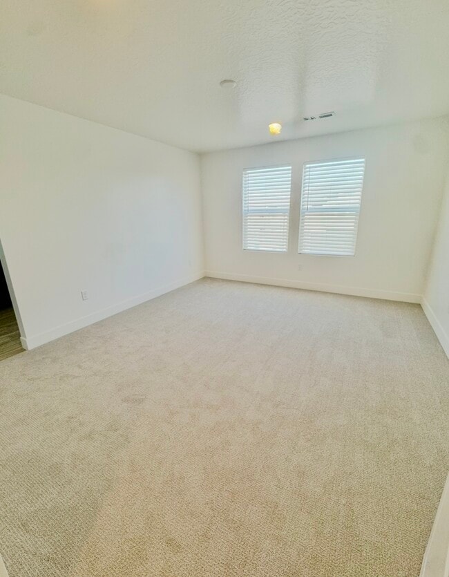 Building Photo - 5706 S Weehawken Ln