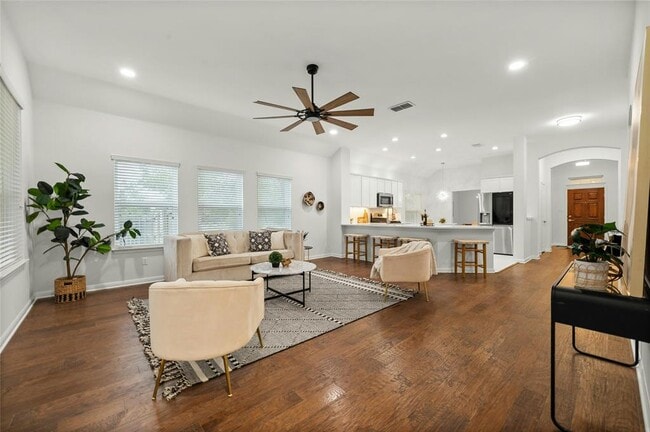 Building Photo - 5010 N Fresco Dr