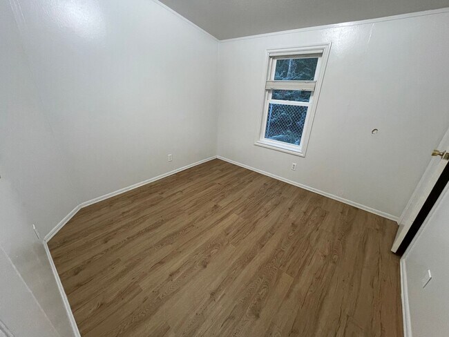 Building Photo - Lakebay 3 Bedroom Available Now, Fenced Yard & More!