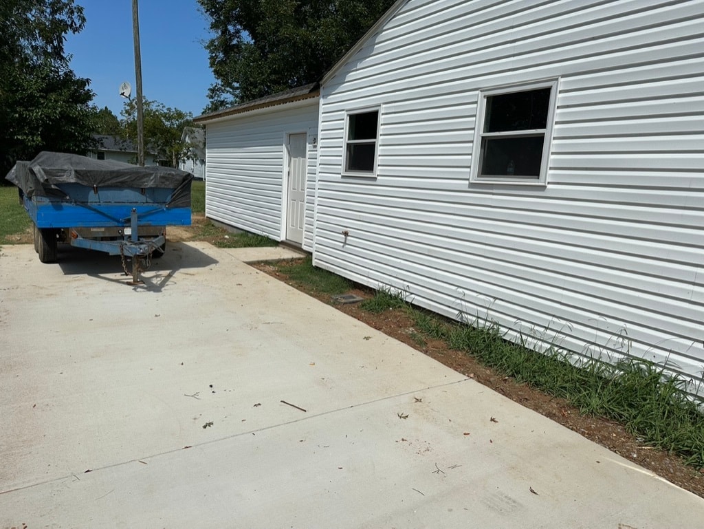 Building Photo - 305 Leonford St