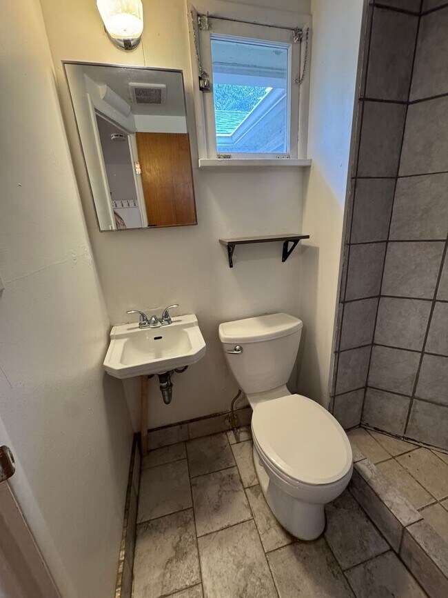 Building Photo - Cute 3 Bedroom 2 Bath in Lakewood!
