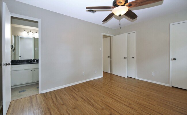 Building Photo - 2315 Eaglerock Dr