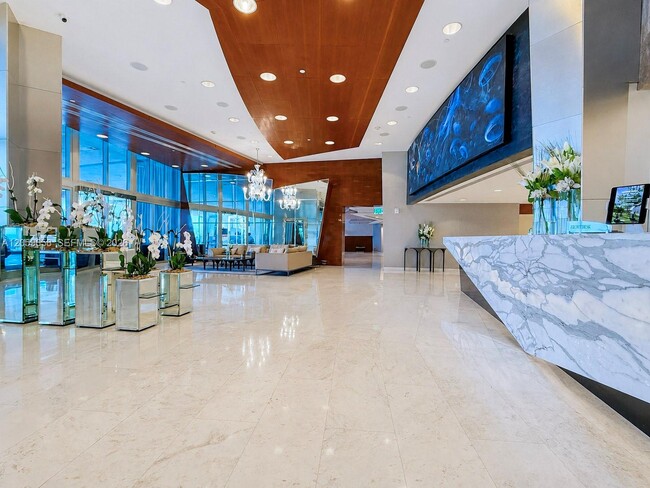 Building Photo - 17121 Collins Ave