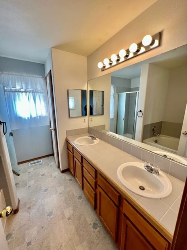 Building Photo - Stunning 4 bedroom home in Claremont Ranch!