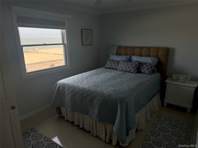 Building Photo - 25 Shinnecock Rd