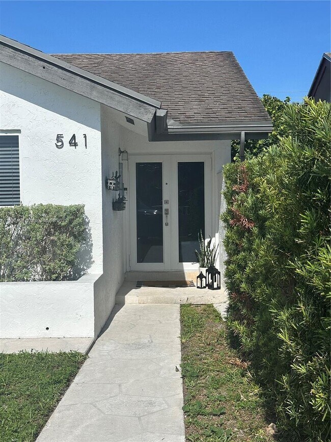 Building Photo - 541 SW 89th Ct