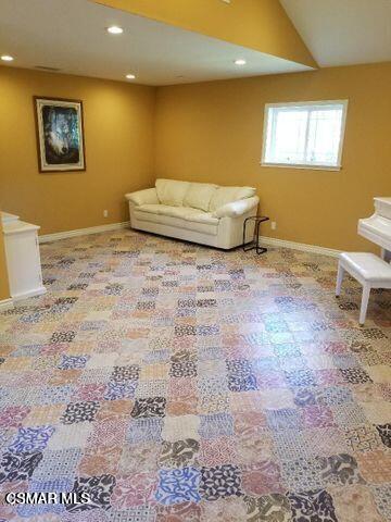 Building Photo - 885 Boxthorn Ave