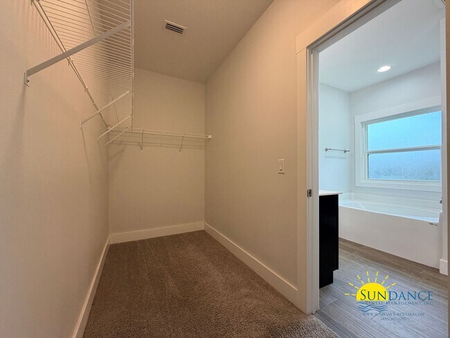 Building Photo - 1510 W Ponderosa Rd