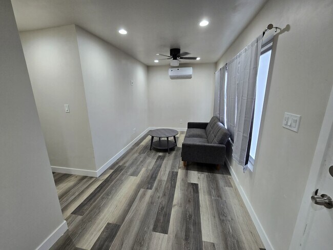 Building Photo - 5305 Santa Margarita St