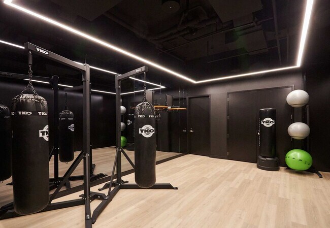 Building Photo - 1000 S Michigan Ave