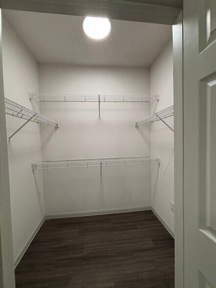 Building Photo - 4624 Cromwell Dr