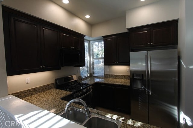 Building Photo - 21 Quartet