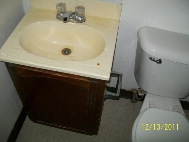 Building Photo - 3 Bed 2 Bath House