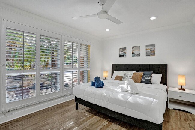 Building Photo - 2120 SW 28th Way