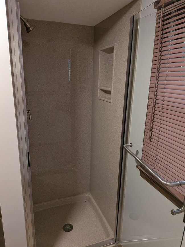 Building Photo - 2513 Lilac Dr