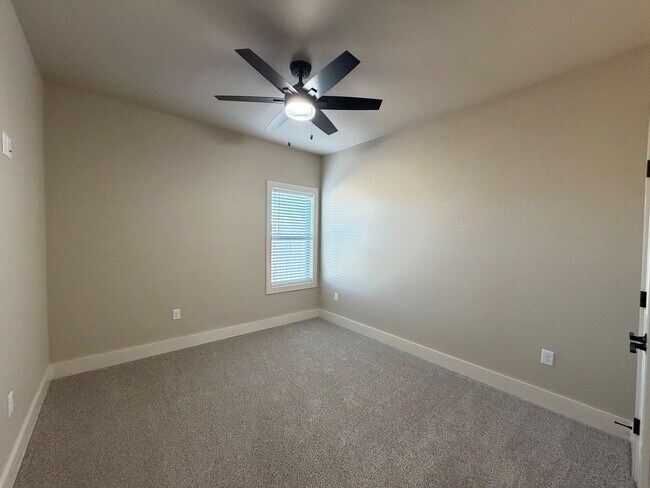 Building Photo - 406 Essex Ln