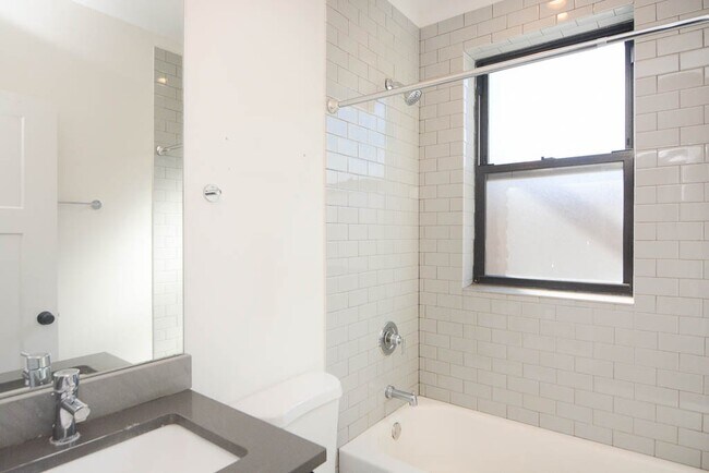 Building Photo - 2210 W Eastwood Ave