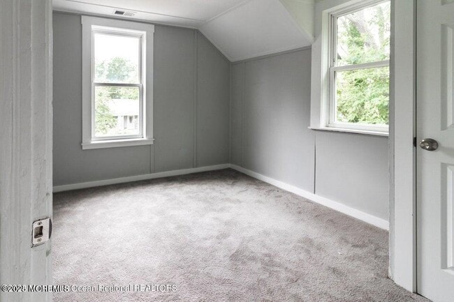 Building Photo - 306 Henley Ave