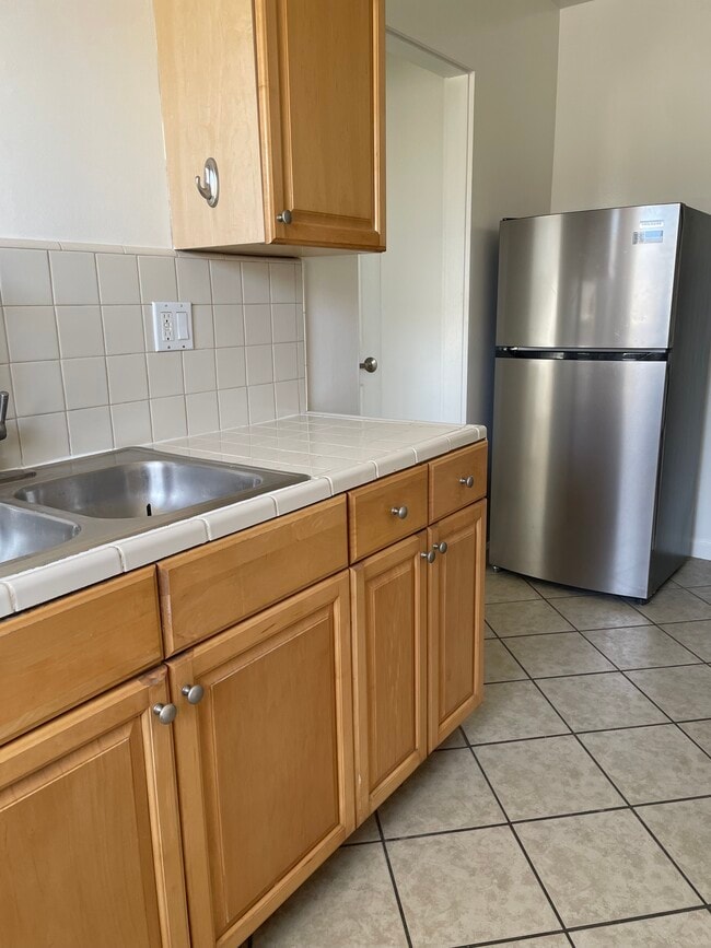 Building Photo - 811 Broadway St