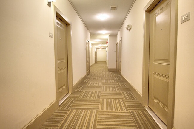 Building Photo - Beautiful Condo in Davis Park with Fantastic Upgrades!  Pet Friendly