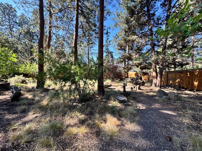 Building Photo - FOR RENT: FURNISHED LONG-TERM EXTREMELY CO...