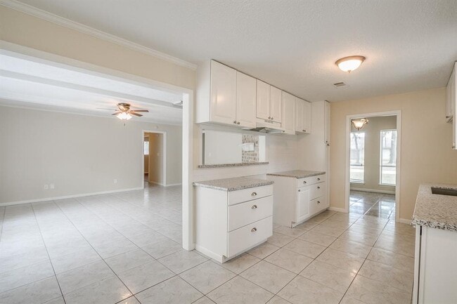 Building Photo - 23403 Canyon Lake Dr
