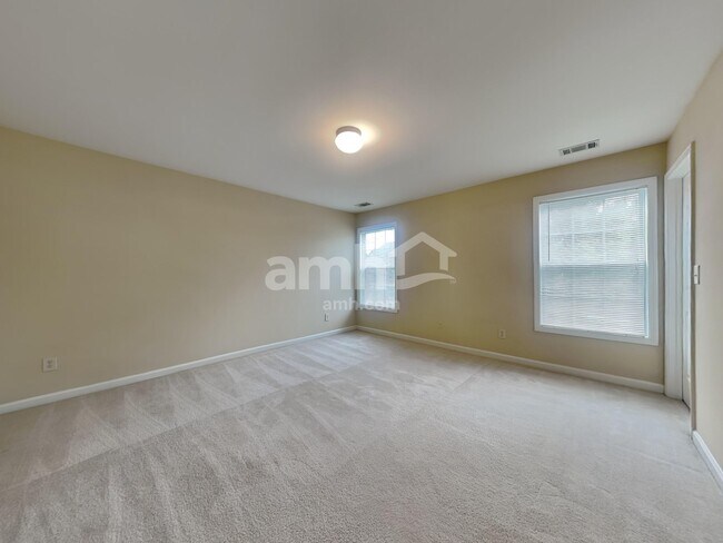 Building Photo - 2116 Benchmark Dr SW