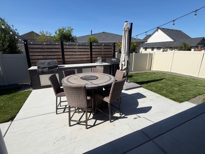 Building Photo - 11687 W Triloba Dr