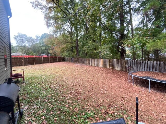 Building Photo - 8389 Regent St