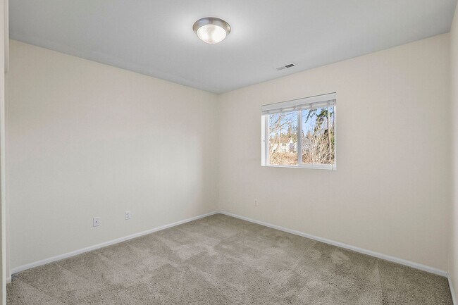 Building Photo - Lake Stevens~Amber Skyline