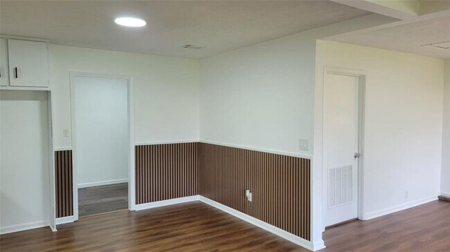 Building Photo - 389 Rosser Rd
