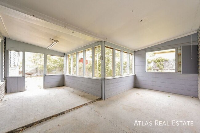 Building Photo - 1092 Worchester St