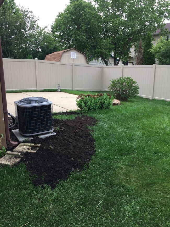 Building Photo - 1830 Shetland Rd