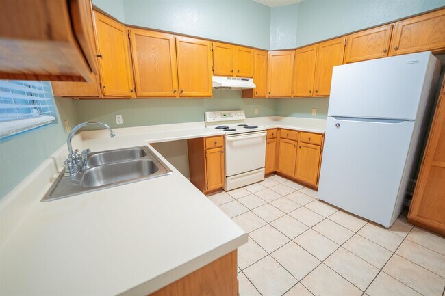 Building Photo - 1419 E Gustavus St